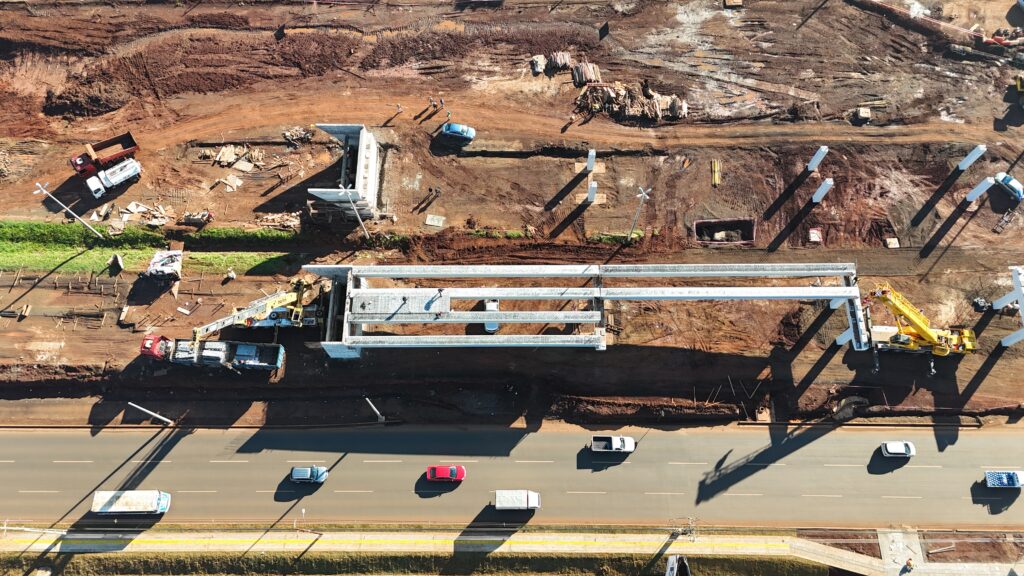 Viaducto de Ciudad del Este avanza con montaje de vigas prefabricadas