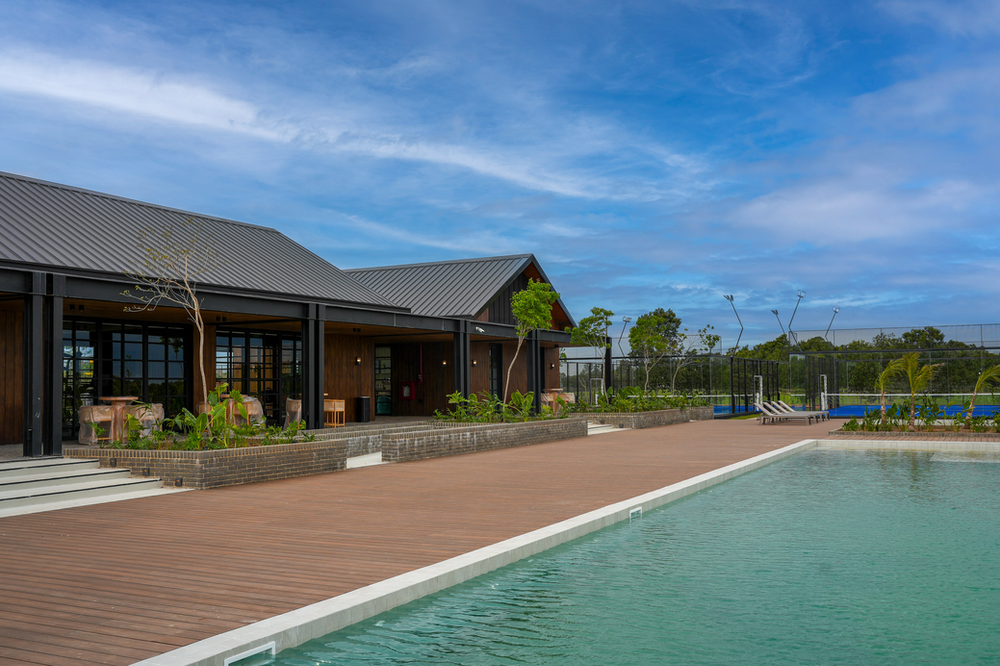 Los Pingos inaugura clubhouse y acelera construcción de viviendas