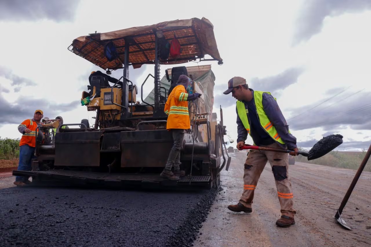 Gobierno y sector vial coordinan agilización de pago de intereses