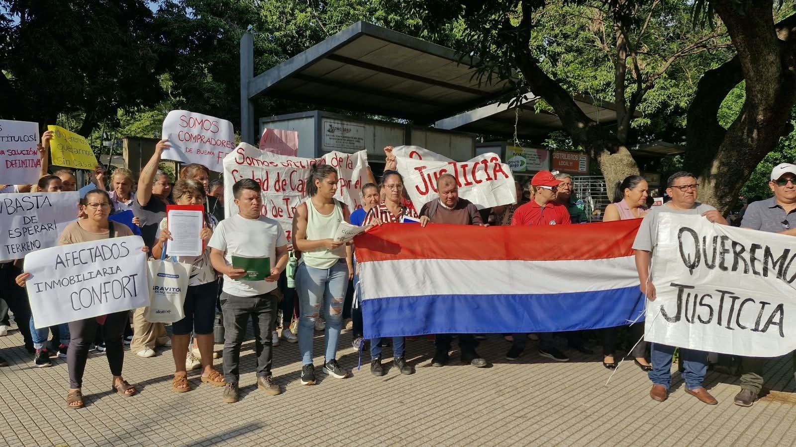 Más de 300 familias solicitan frenar subastas de propiedades en Capiatá y Limpio