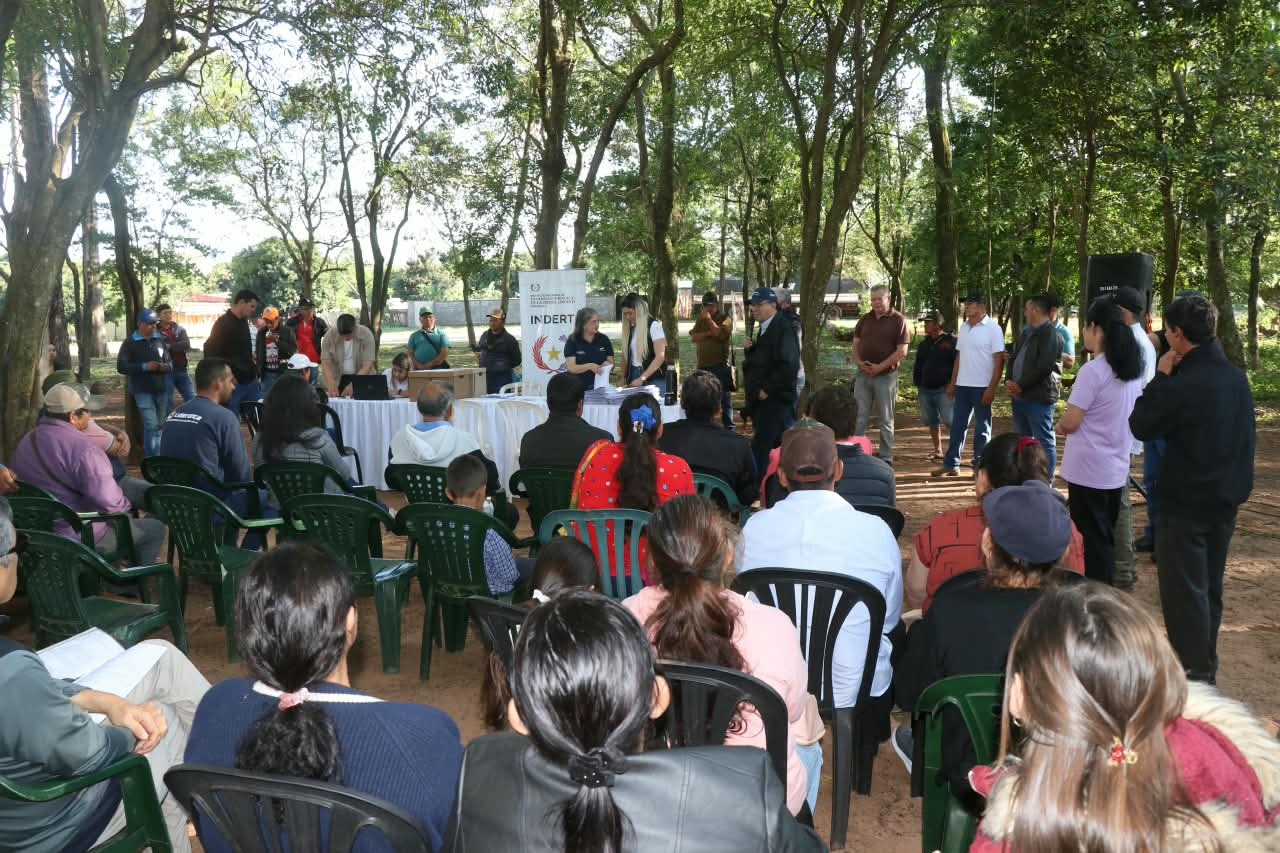 INDERT entrega 181 títulos de propiedad en Alto Paraná y Caaguazú