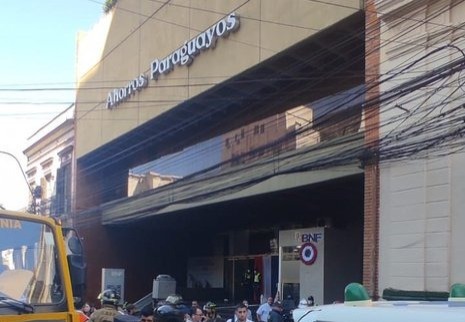 Municipalidad inspecciona edificio tras incendio en centro de Asunción