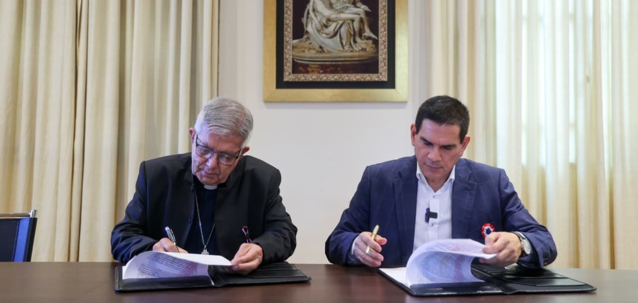 MUVH y Arzobispado firman acuerdo para reubicación de 88 familias